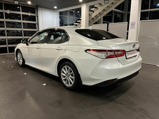 2021 Toyota Camry VIII (XV70) Рестайлинг, белый, 3290000 рублей, вид 5