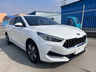 2023 Kia K3 II Рестайлинг, белый, 1680000 рублей, вид 4