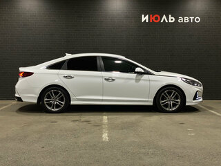 2018 Hyundai Sonata VII (LF) Рестайлинг, белый, 1870000 рублей, вид 4
