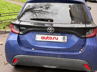 2021 Toyota Yaris IV, синий, 970000 рублей, вид 4
