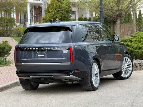 2025 Land Rover Range Rover P400 MHEV V, серый, 18540000 рублей, вид 2