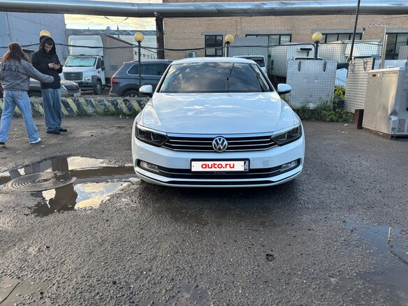 2016 Volkswagen Passat B8, белый, 1850000 рублей