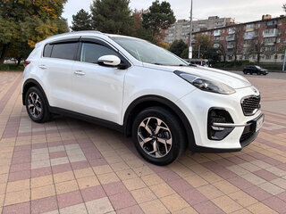 2018 Kia Sportage IV Рестайлинг, белый, 2250000 рублей, вид 3