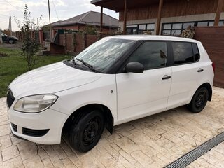 2012 Skoda Fabia II Рестайлинг, белый, 350000 рублей, вид 1