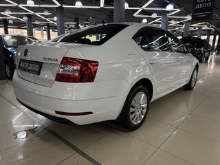 2019 Skoda Octavia III (A7) Рестайлинг, белый, 1590000 рублей, вид 4