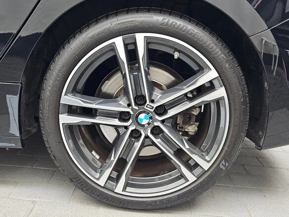 2022 BMW 1 серии 120i III (F40), чёрный, 4381237 рублей - вид 5
