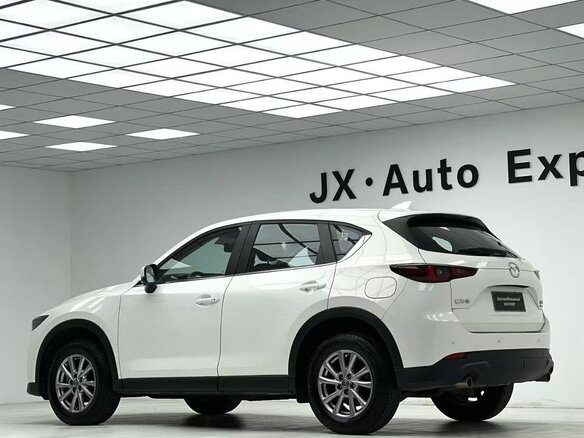 2023 Mazda CX-5 II Рестайлинг, белый, 2400000 рублей - вид 5