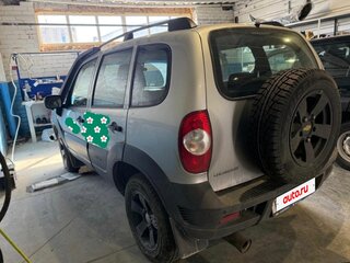 2018 Chevrolet Niva I Рестайлинг, серебристый, 650000 рублей, вид 4