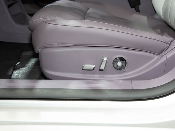 2026 Changan Qiyuan A06 28.39 kWh, серебристый, 2620000 рублей - вид 18