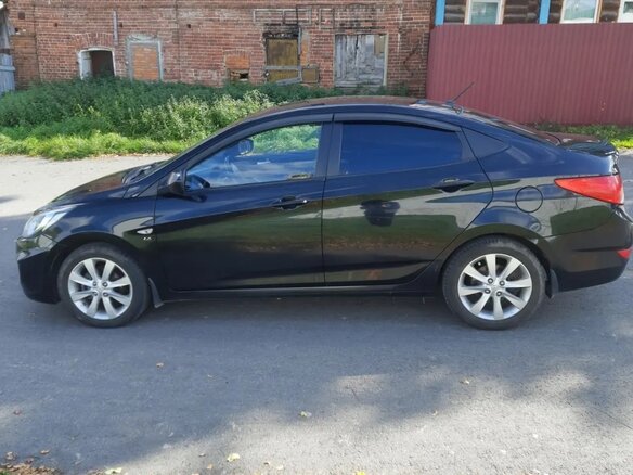 2013 Hyundai Solaris I, чёрный, 745000 рублей - вид 1