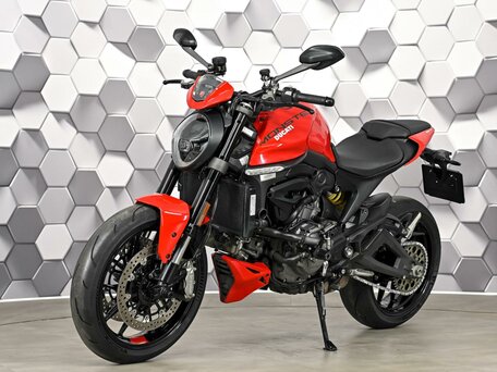2023 Ducati Monster 937, красный, 877000 рублей, вид 2