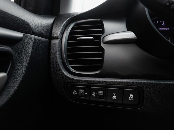 2019 Kia Rio IV, серый, 1399000 рублей - вид 17