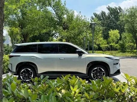 2026 Toyota bZ3X 58.3 kWh, серебристый, 2600000 рублей, вид 4