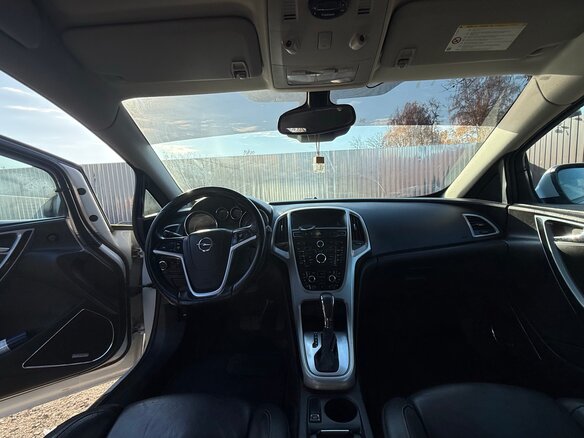 2012 Opel Astra GTC J Рестайлинг, белый, 800000 рублей - вид 8