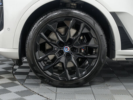 2023 BMW X7 40d I (G07) Рестайлинг, белый, 11590000 рублей, вид 3