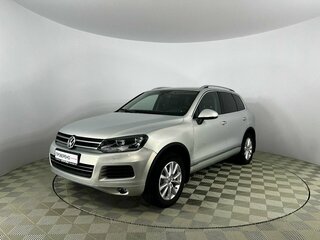 2011 Volkswagen Touareg II, серебристый, 1720000 рублей, вид 1