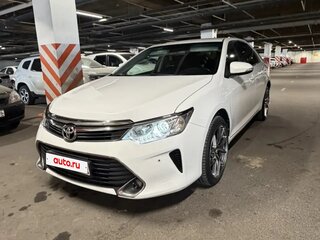 2015 Toyota Camry VII (XV50) Рестайлинг, белый, 1800000 рублей, вид 1