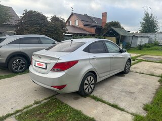 2014 Hyundai Solaris I Рестайлинг, серебристый, 750000 рублей, вид 4