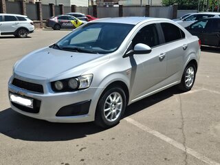 2014 Chevrolet Aveo II, серебристый, 890000 рублей, вид 2