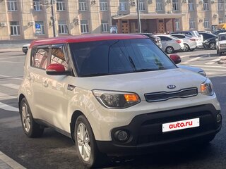 2018 Kia Soul II Рестайлинг, белый, 1700000 рублей, вид 1