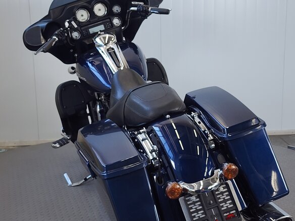 2011 Harley-Davidson Street Glide, синий, 999000 рублей - вид 5