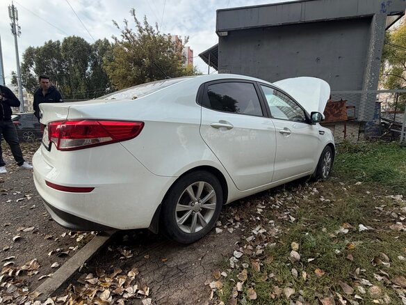 2016 Kia Rio III Рестайлинг, белый, 850000 рублей - вид 2