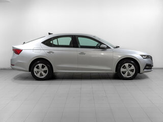 2021 Skoda Octavia IV (A8), серый, 2450000 рублей, вид 4