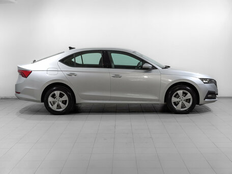 2021 Skoda Octavia IV (A8), серый, 2450000 рублей, вид 4