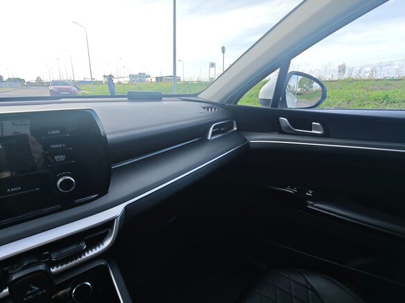 2021 Kia K5 III, белый, 2150000 рублей - вид 9