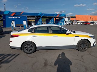 2019 Kia Optima IV Рестайлинг, белый, 1600000 рублей, вид 2