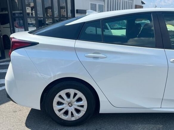 2022 Toyota Prius IV Рестайлинг (XW50), белый - вид 9