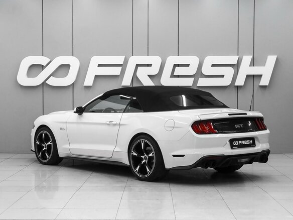 2019 Ford Mustang VI Рестайлинг, белый - вид 1