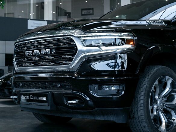 2023 Ram 1500 Crew Cab eTorque V, чёрный, 9500000 рублей - вид 1