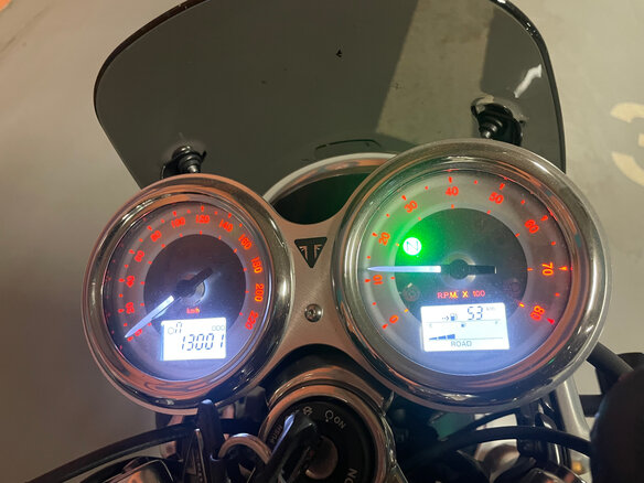2020 Triumph Thruxton, зелёный, 1360000 рублей - вид 3