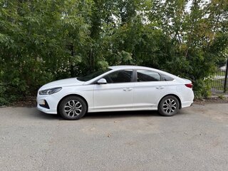 2019 Hyundai Sonata VII (LF) Рестайлинг, белый, 900000 рублей, вид 5