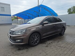 2016 Volkswagen Polo V Рестайлинг, коричневый, 820000 рублей, вид 1