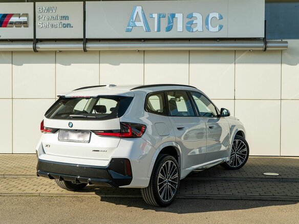 2026 BMW X1 Long 25Li xDrive III (U11/U12), белый, 6390000 рублей - вид 1