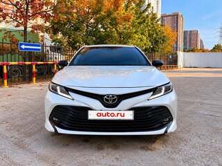 2019 Toyota Camry VIII (XV70), белый, 1850000 рублей, вид 2
