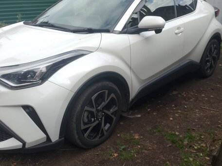 2020 Toyota C-HR I Рестайлинг, белый, 1950000 рублей, вид 3