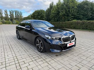 2025 BMW 5 серии 530i xDrive VIII (G60/G61/G68), чёрный, 8250000 рублей, вид 3