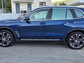 2019 BMW X5 30d IV (G05/G18), синий, 6900000 рублей, вид 4