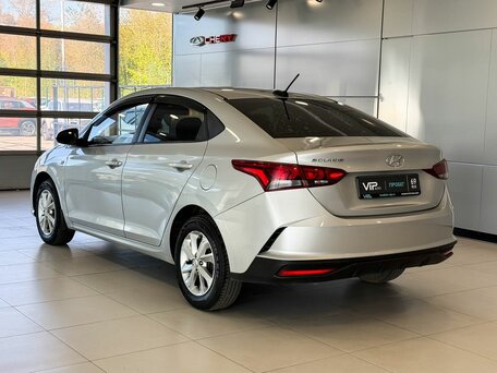 2020 Hyundai Solaris II Рестайлинг, серебристый, 1397000 рублей, вид 4