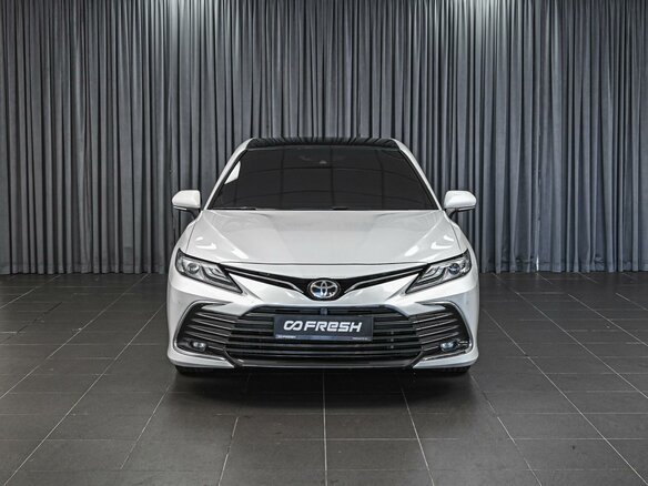 2022 Toyota Camry VIII (XV70) Рестайлинг, белый, 3075000 рублей - вид 2