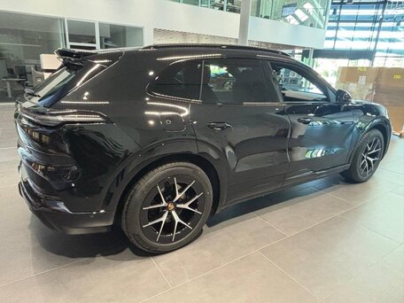 2026 Porsche Cayenne Electric IV, чёрный, 18490000 рублей, вид 3