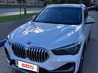 2020 BMW X1 20i xDrive II (F48) Рестайлинг, белый, 3090000 рублей, вид 3