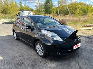 2013 Nissan Leaf (EM57) I (ZE0/AZE0), чёрный, 750000 рублей, вид 2