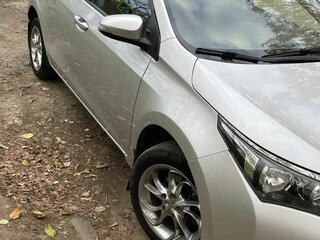 2013 Toyota Corolla XI (E160, E170, E180), серебристый, 870000 рублей, вид 1
