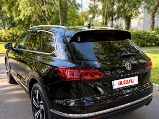 2020 Volkswagen Touareg III, чёрный, 5100000 рублей, вид 4