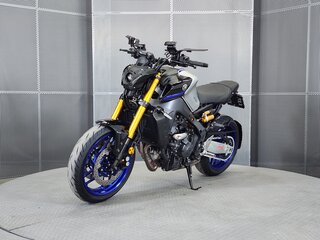 2024 Yamaha MT-09 (FZ-09), серебристый, 1199000 рублей, вид 4