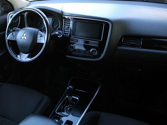 2018 Mitsubishi Outlander III Рестайлинг 3, чёрный, 1929000 рублей - вид 19